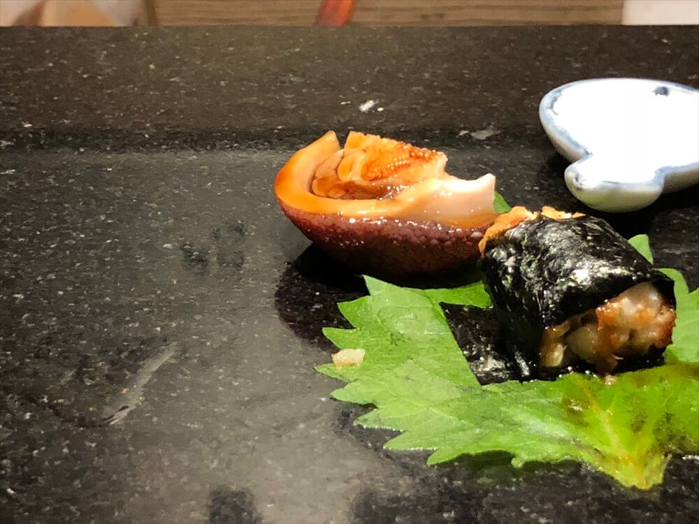 明石 渾 鮨の穴子の海苔巻きに煮ダコの頭