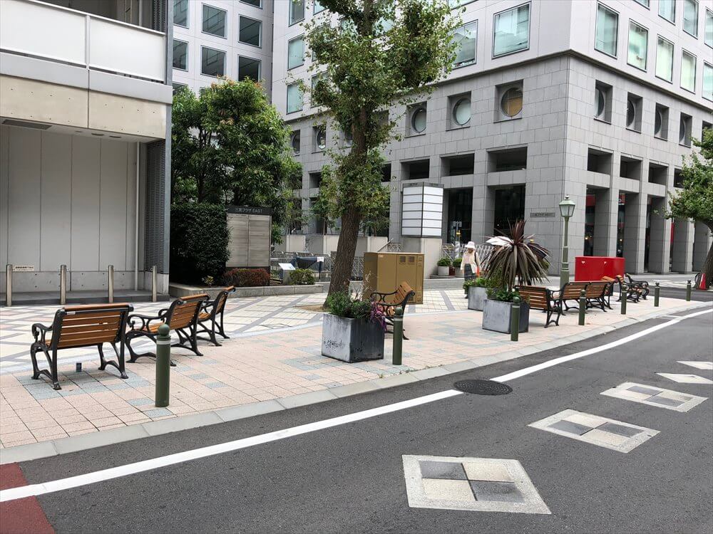 磯上通の歩道の広い道2