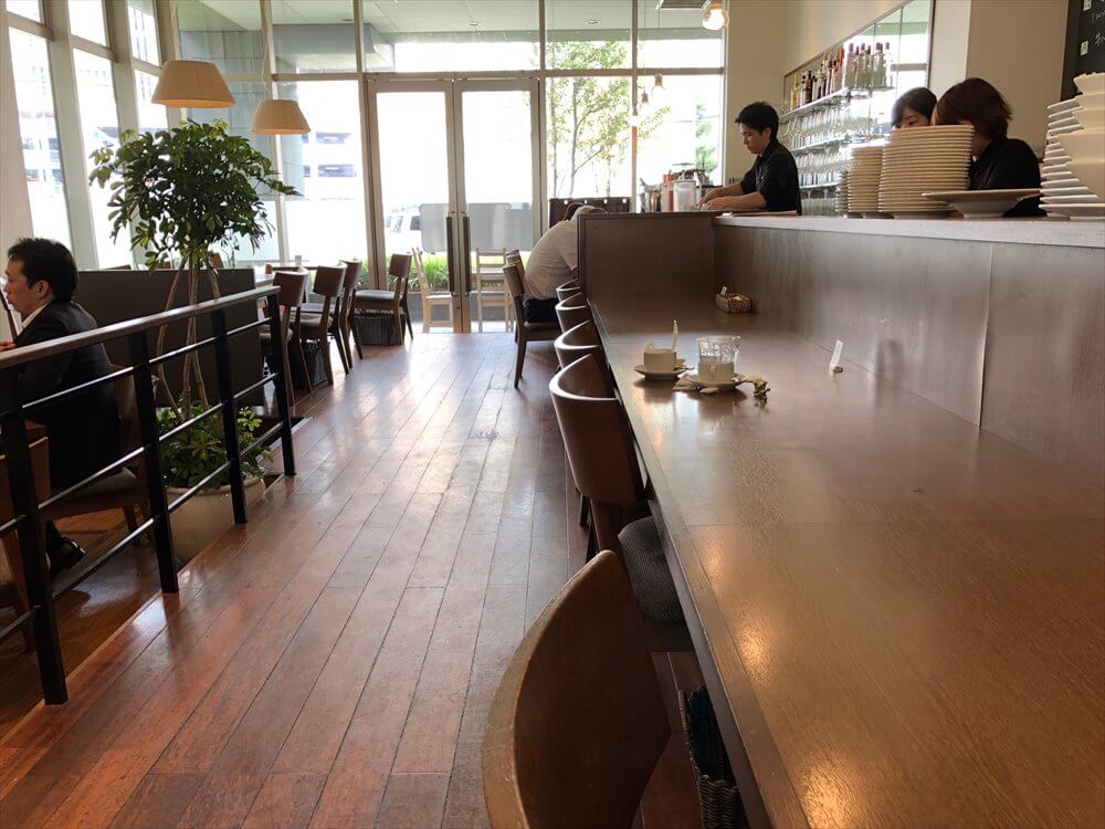 洋食屋 神戸デュシャンのカウンター席