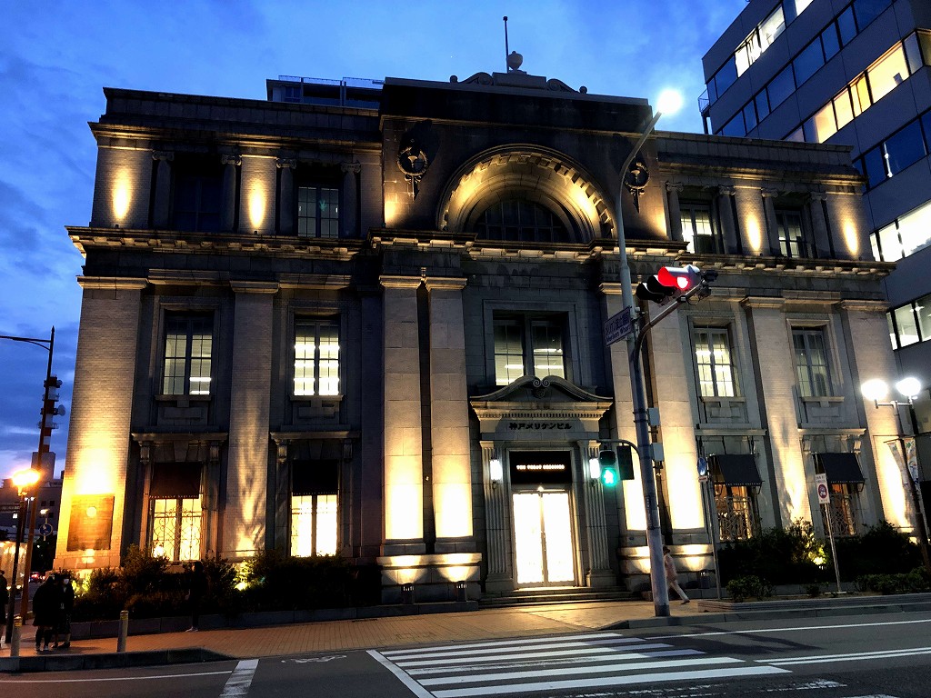 ライトアップされたメリケンビル