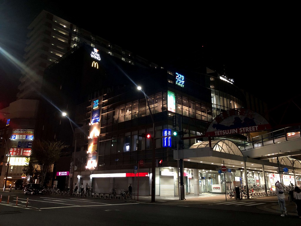 夜10時の新長田駅前