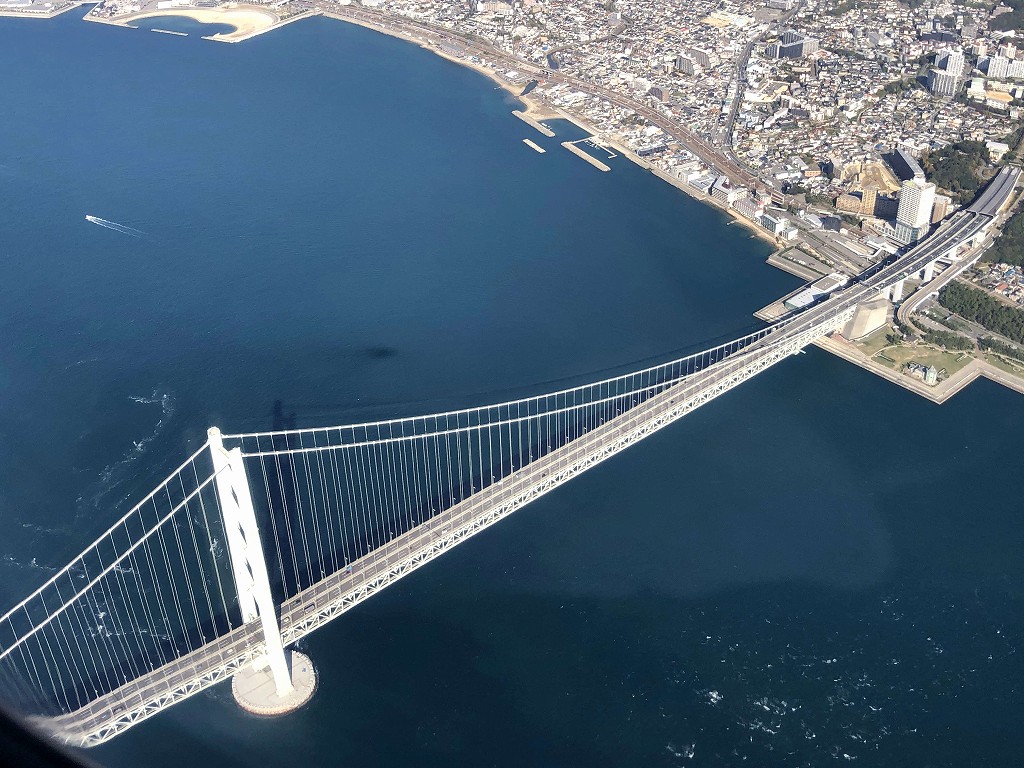 スカイマーク103便から明石海峡大橋
