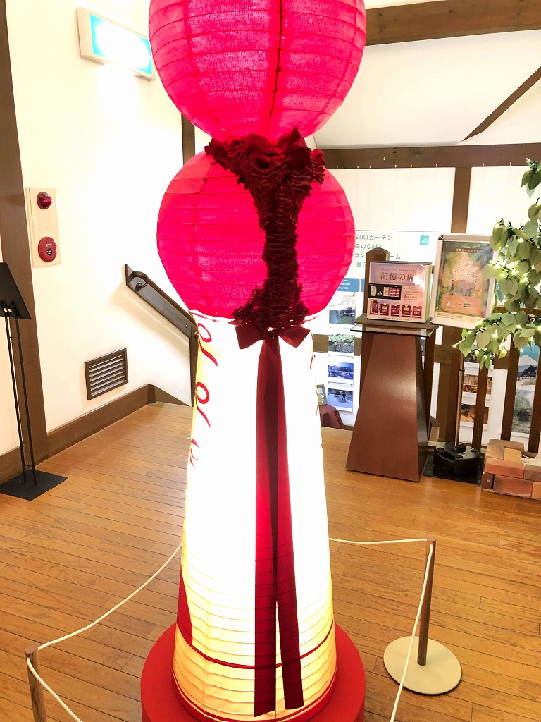 「のんRibbon Art 昔といまを結ぶちょうちょ」のこけし灯籠2