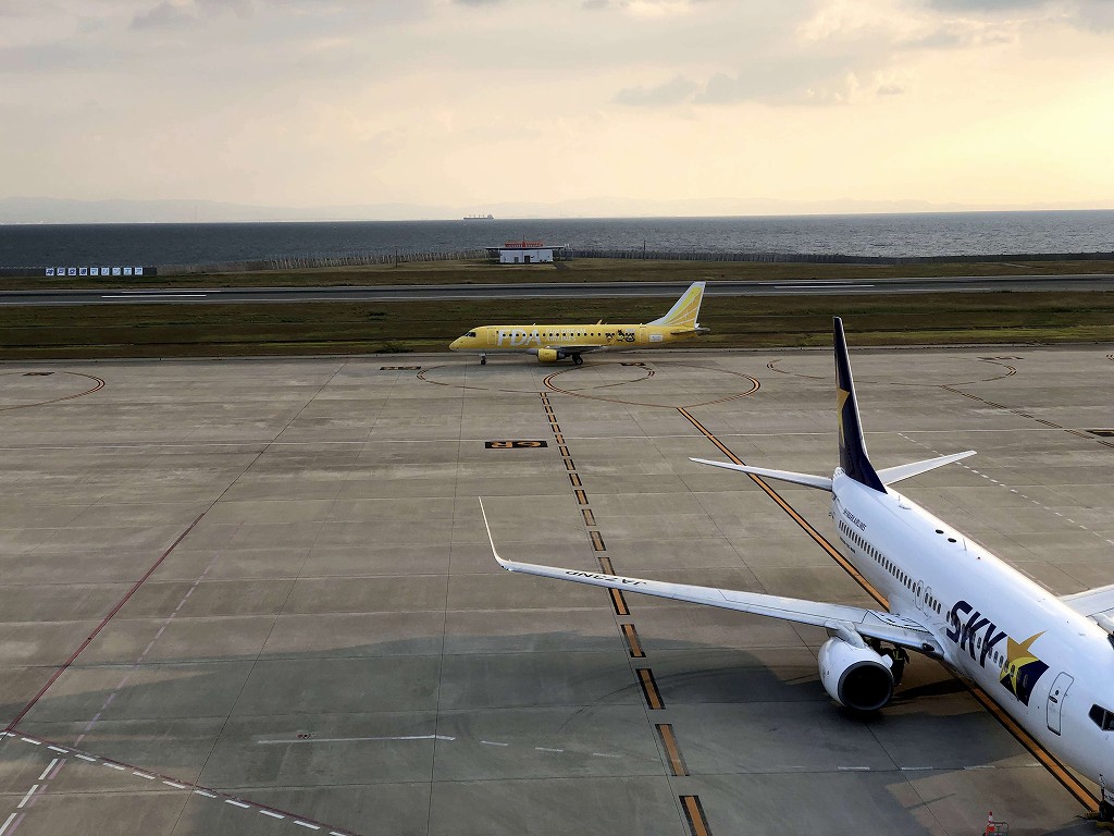 神戸空港の屋上デッキからの眺め