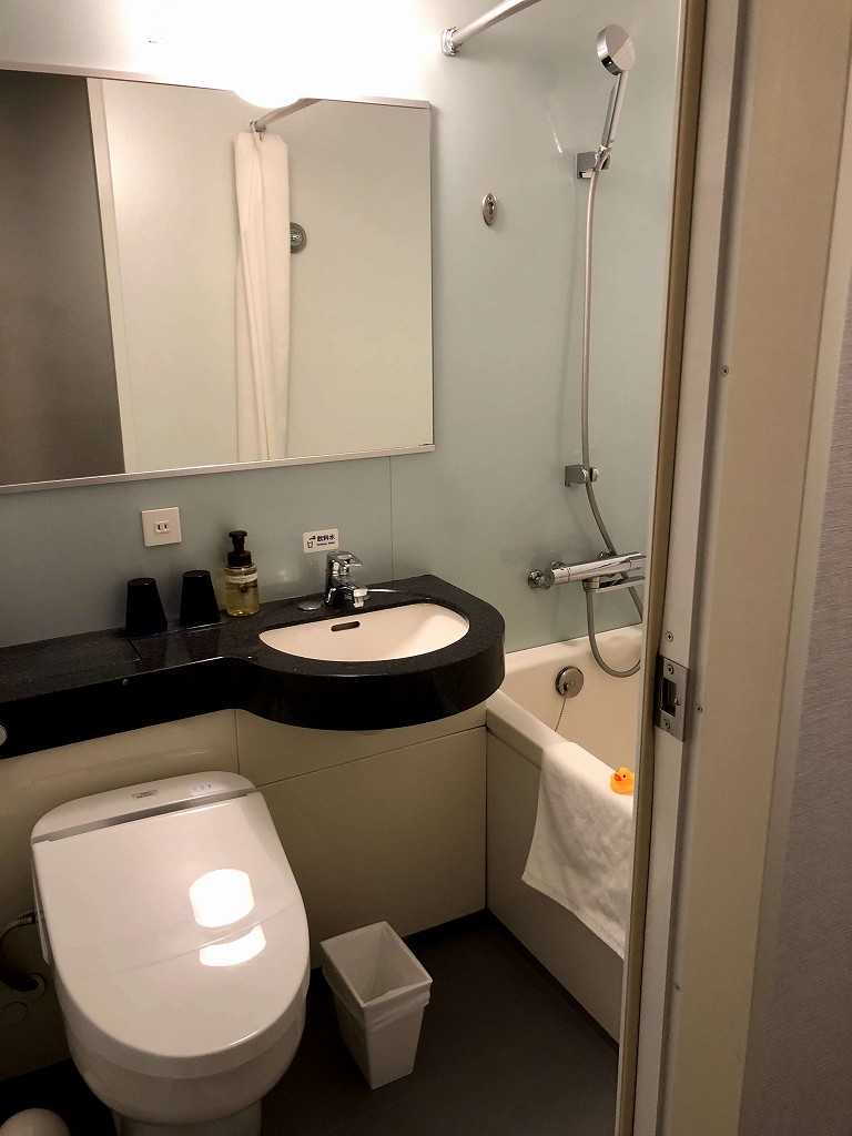 KOKO HOTEL 神戸新長田のダブルルーム3