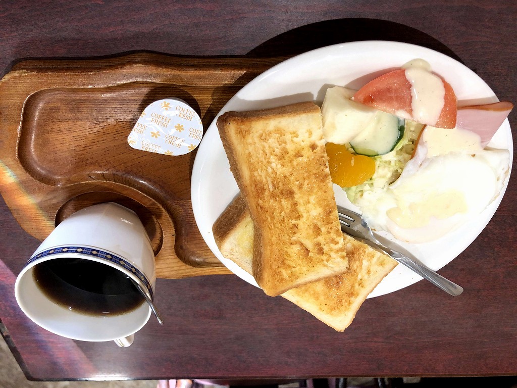 新長田の喫茶店「ほわいと」のモーニングセット