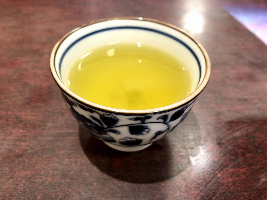 新長田の喫茶店「ほわいと」の日本茶サービス