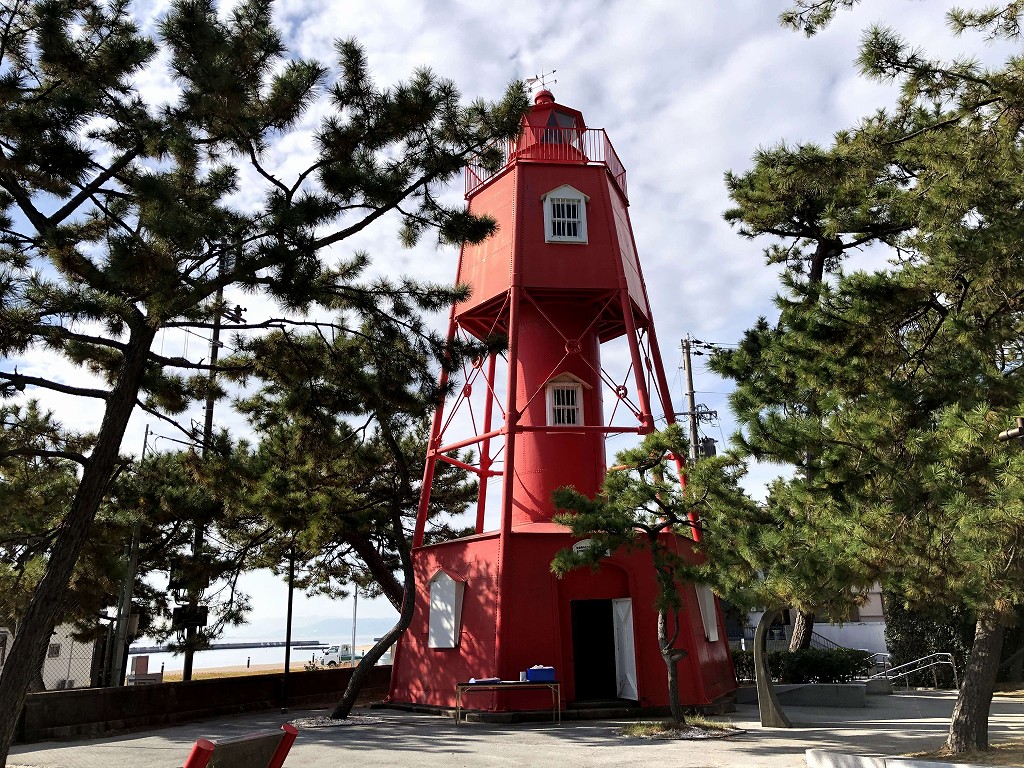 須磨海岸の和田岬灯台
