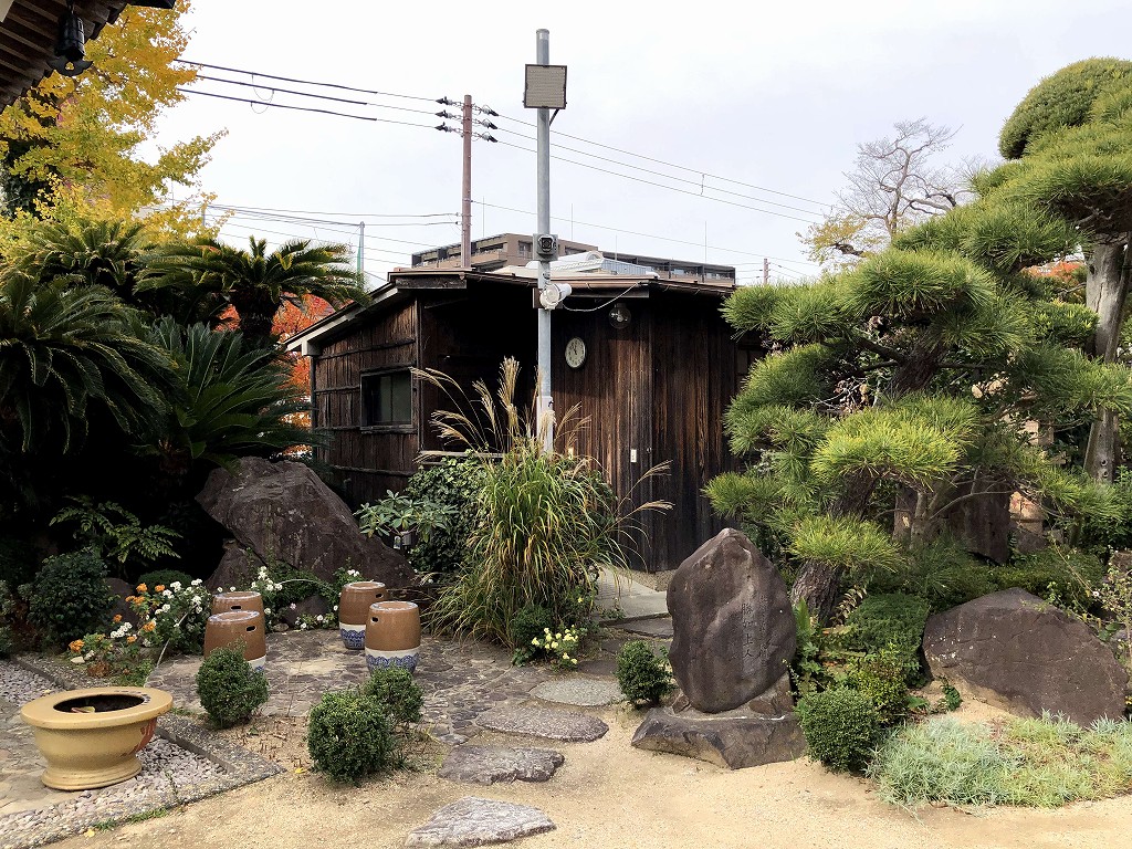 藩架山(ませがきさん)現光寺の風情のあるトイレ