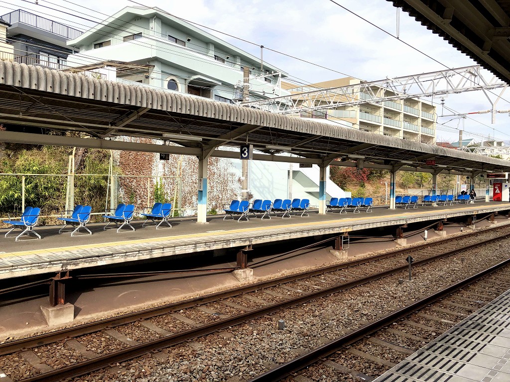 山陽須磨駅のベンチ