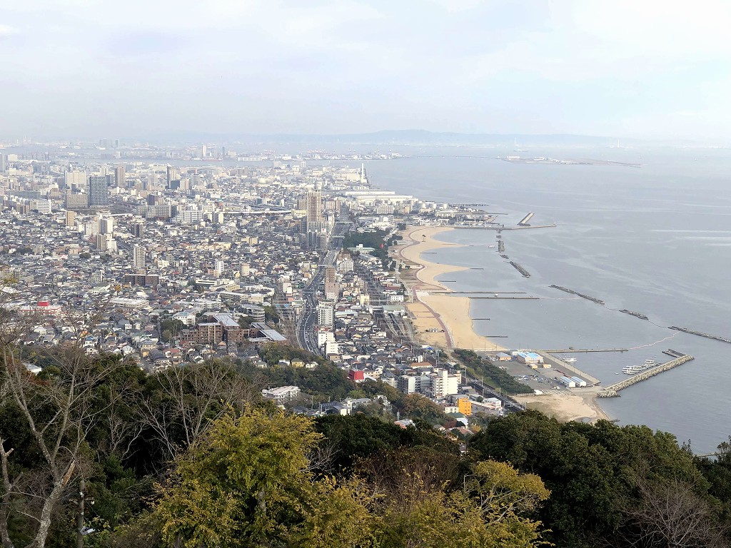 須磨浦公園の展望閣から須磨海岸