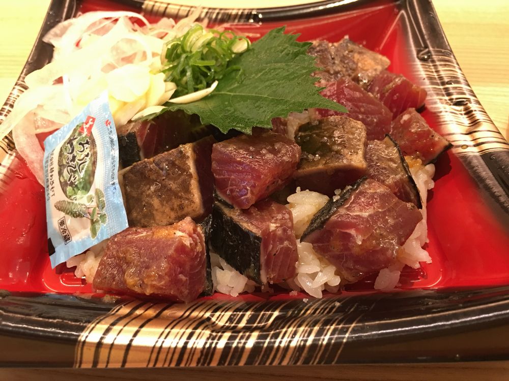 明神丸大橋通店のカツオのたたき丼