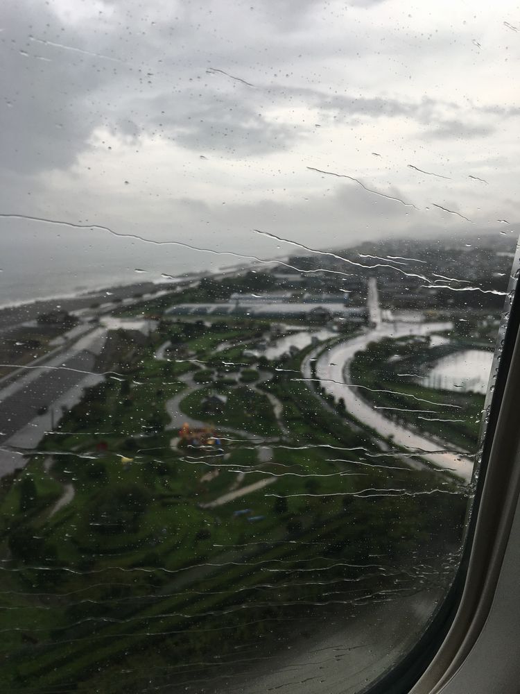 雨の高知空港