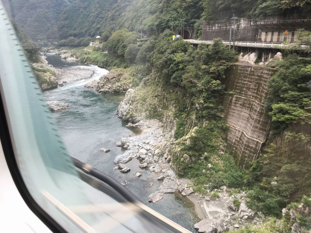 大歩危近くの渓谷