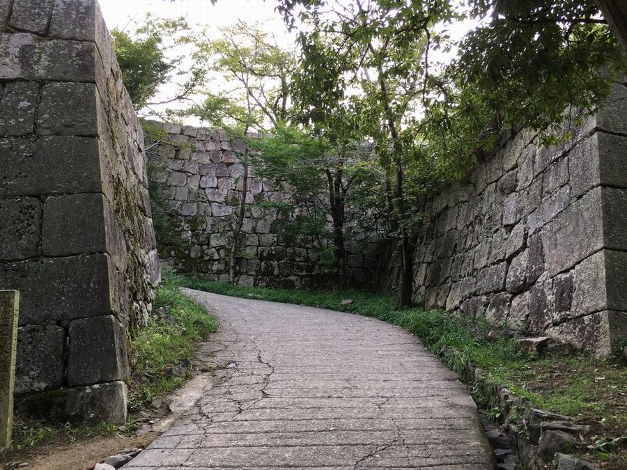 丸亀城の二の丸へ