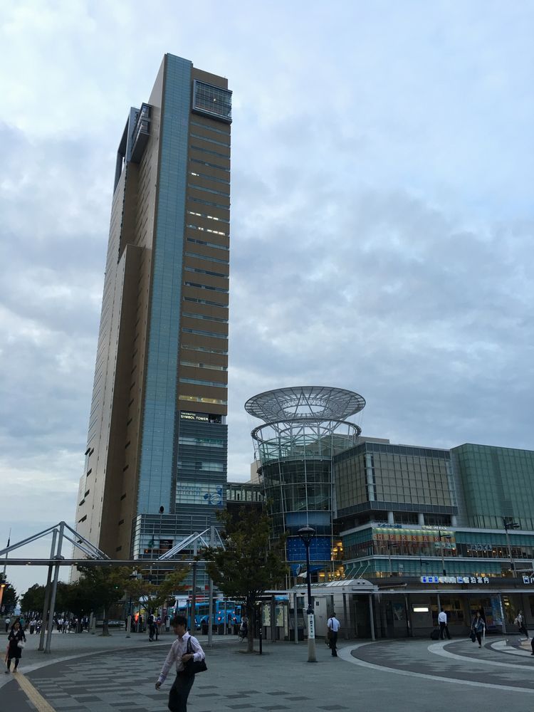 高松駅前の風景