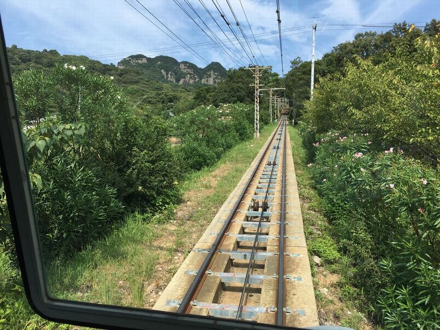 八栗寺行きのケーブルカーのレール