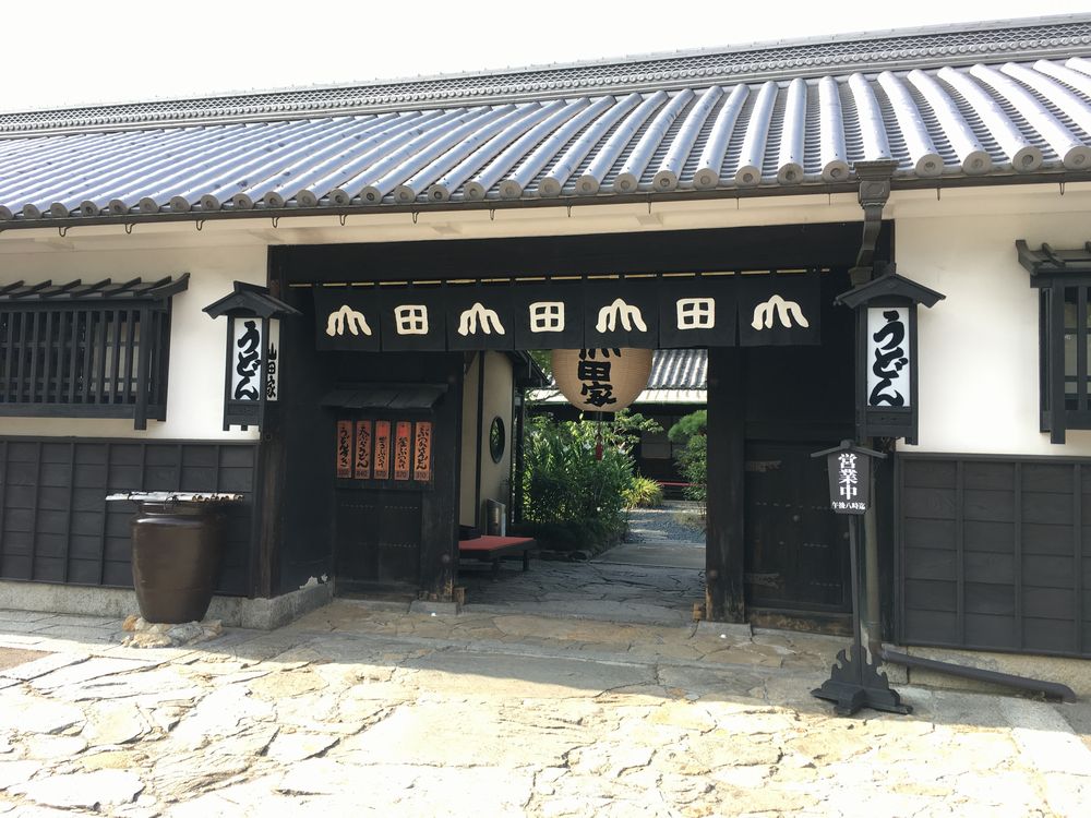 うどん本陣山田家本店の入口