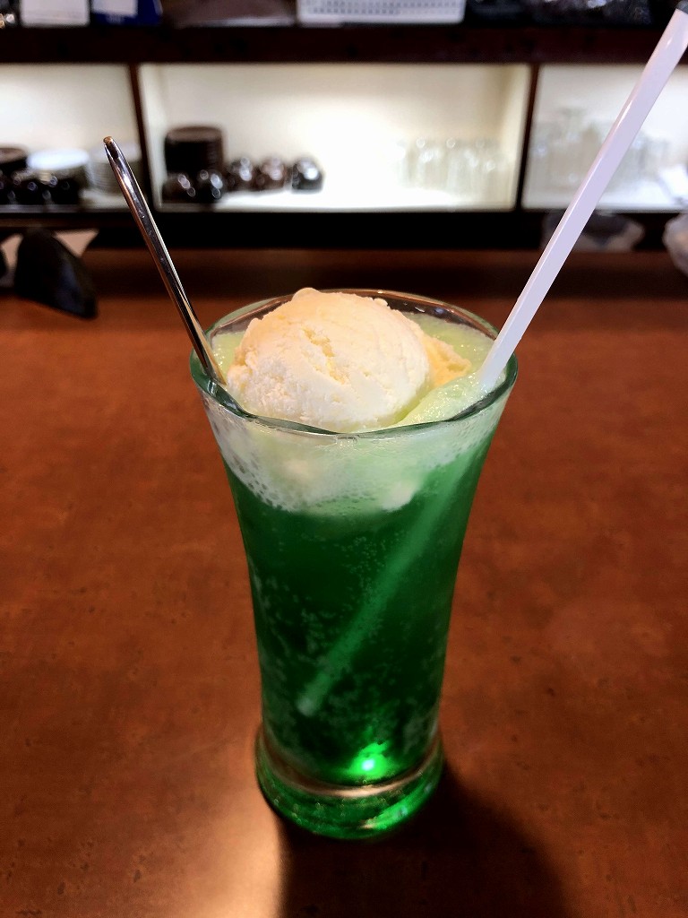 小松の喫茶フローラのメロンソーダ