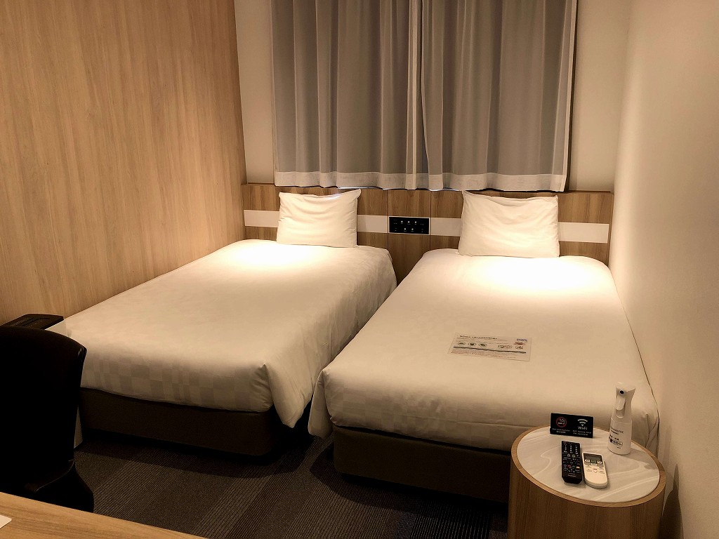 変なホテル小松駅前のツインの部屋1