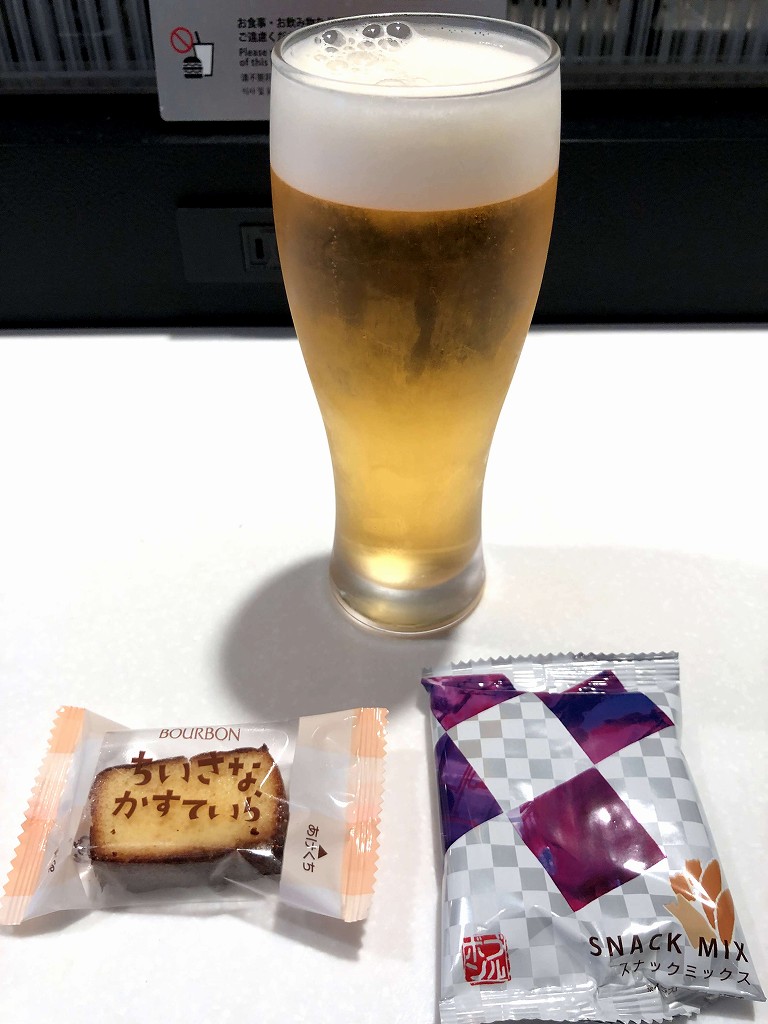 小松空港のANAラウンジで冷たいビール