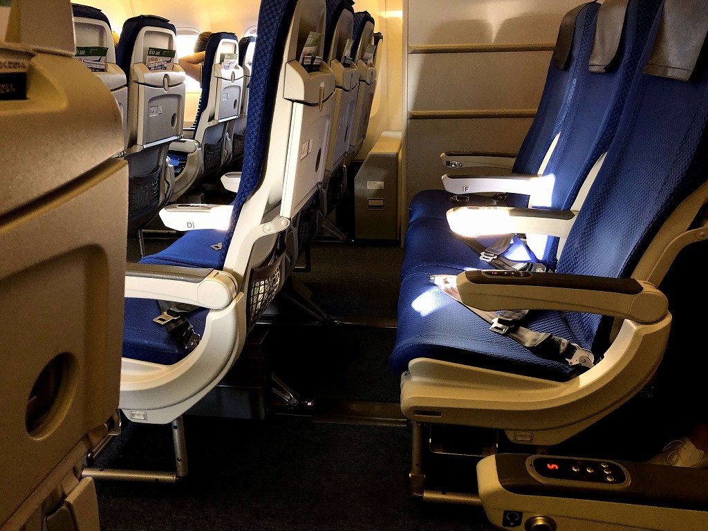 ANA756便は空席多い