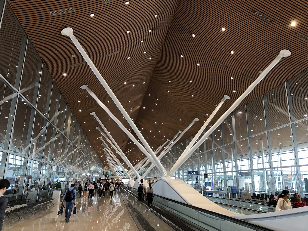 クアラルンプール国際空港の通路