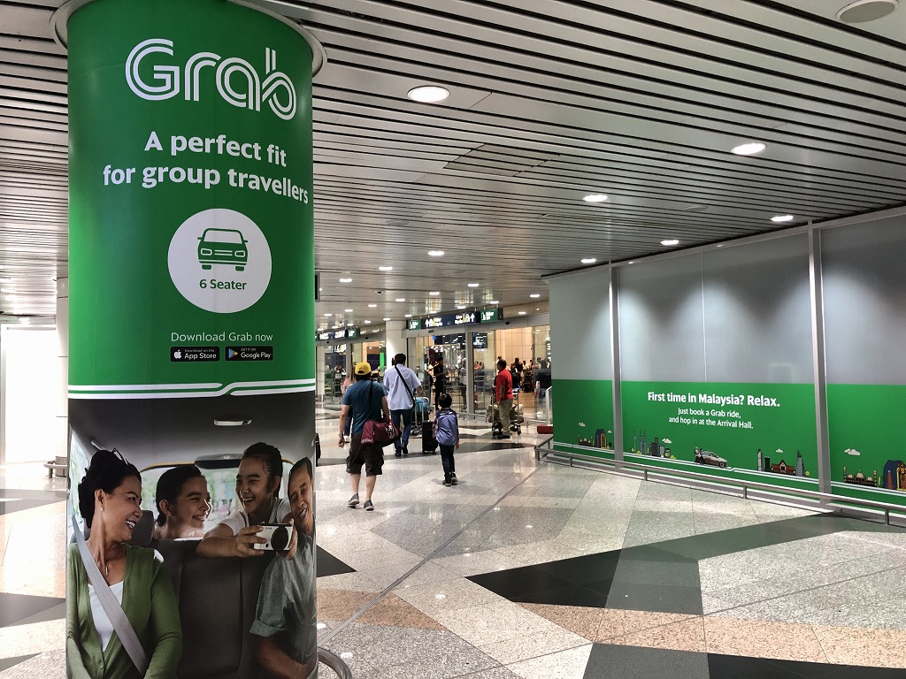 クアラルンプール国際空港のGrabの広告