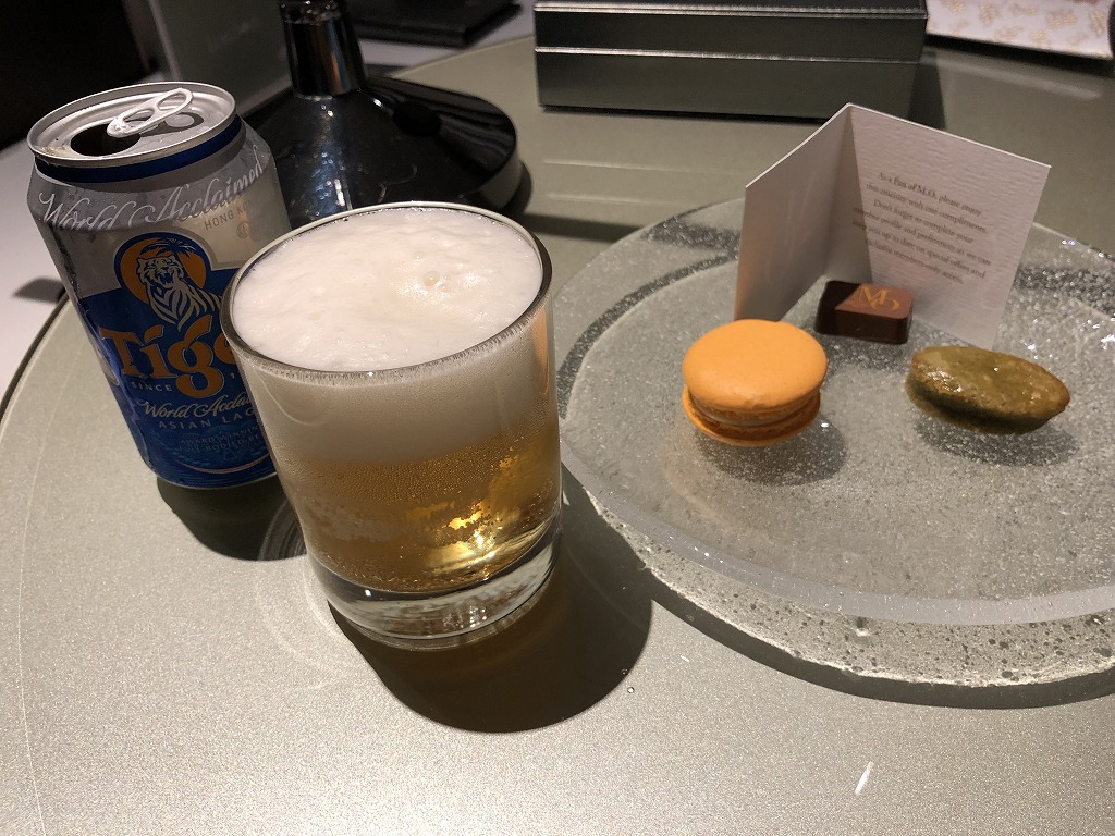 マンダリン オリエンタル クアラルンプールの部屋でタイガービール