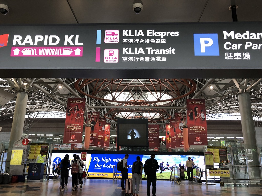 KLセントラル駅の日本語の案内1
