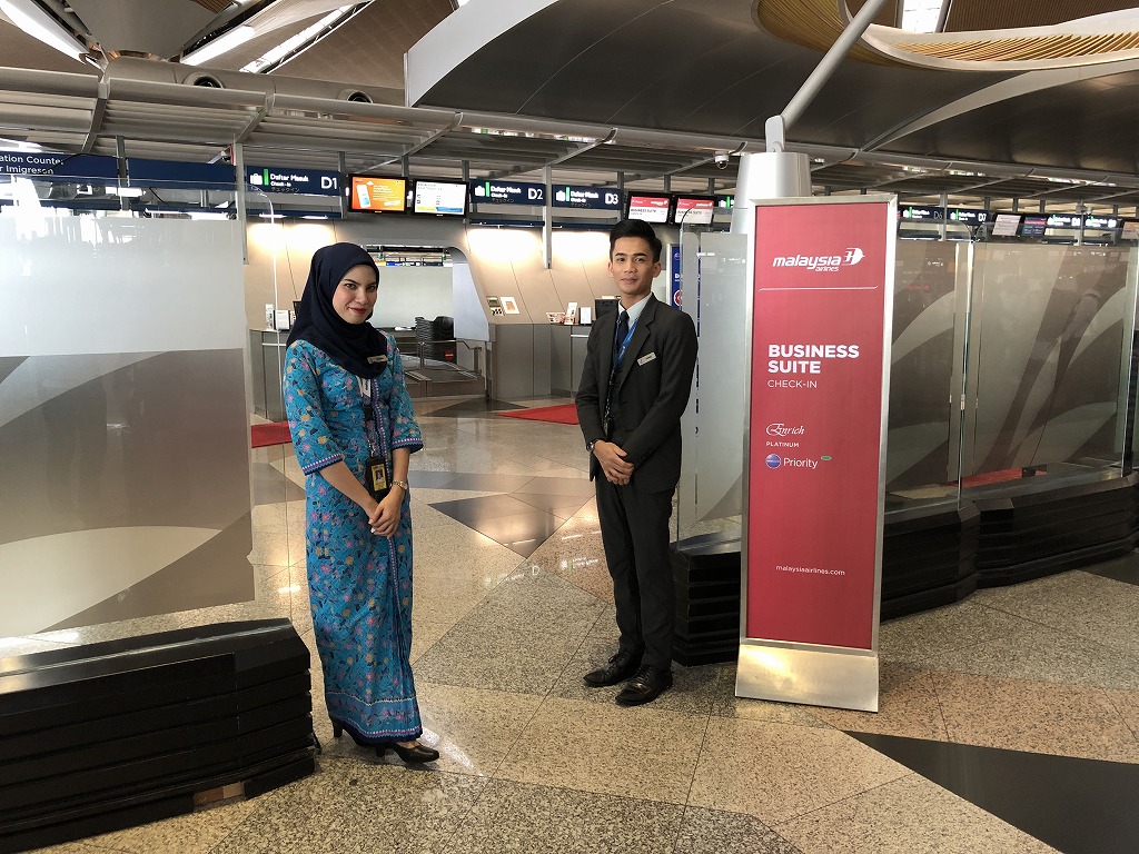 クアラルンプール国際空港のマレーシア航空のビジネススイートのチェックインカウンター2