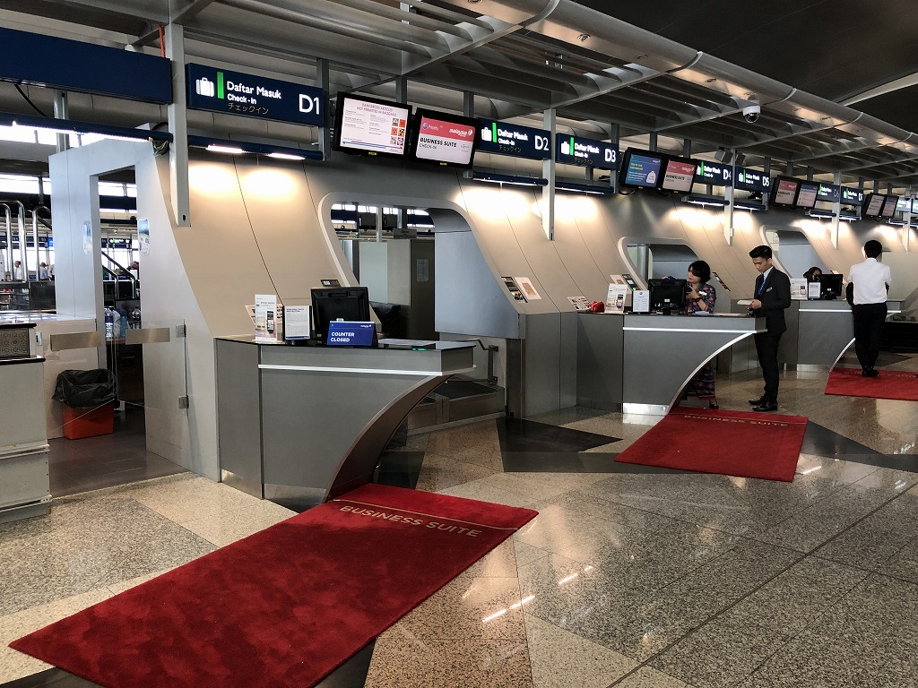クアラルンプール国際空港のマレーシア航空のビジネススイートのチェックインカウンター3