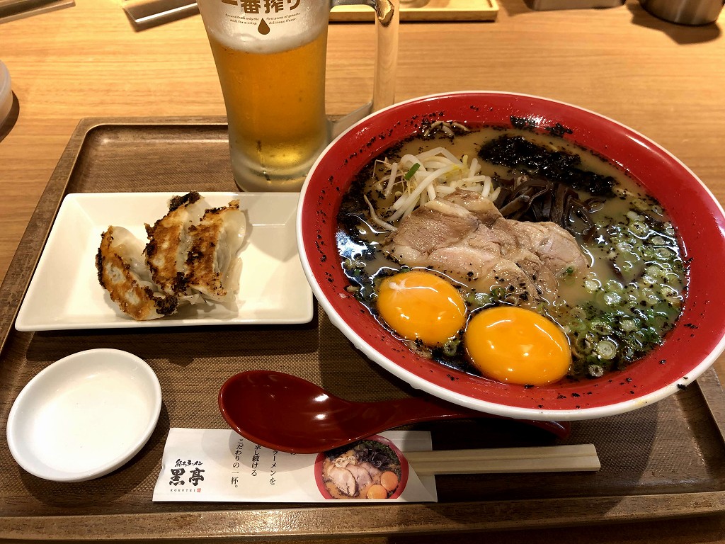 「黒亭」サクラマチクマモト店の卵入りラーメン1