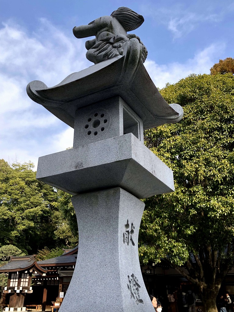 水前寺成趣園の中の出水神社の細川九曜紋1