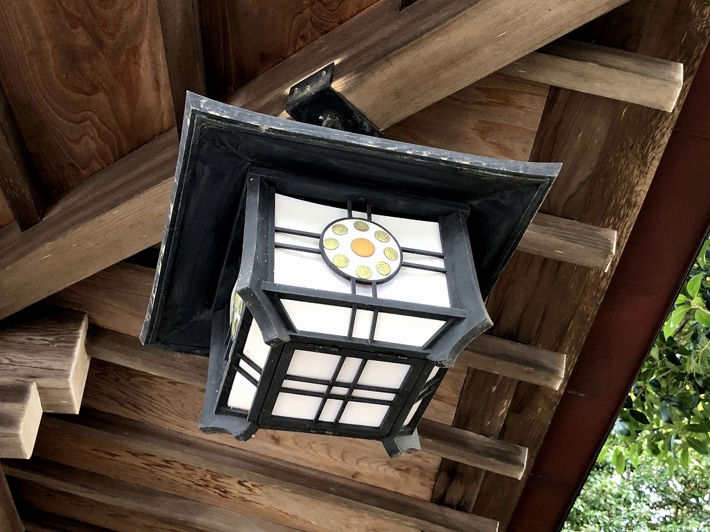 水前寺成趣園の中の出水神社の細川九曜紋2