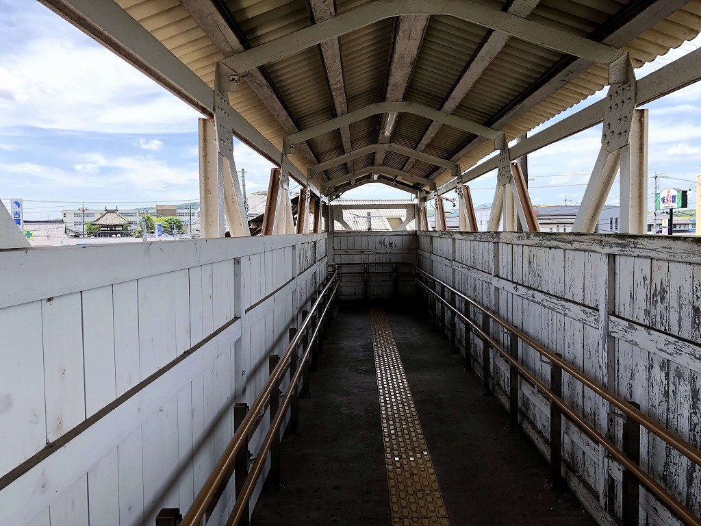吉備線の備中高松駅の跨線橋