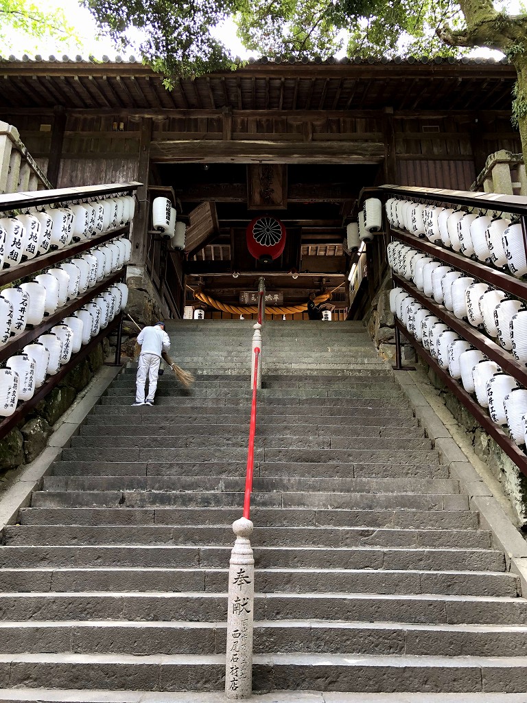 吉備津神社の北随神門の階段