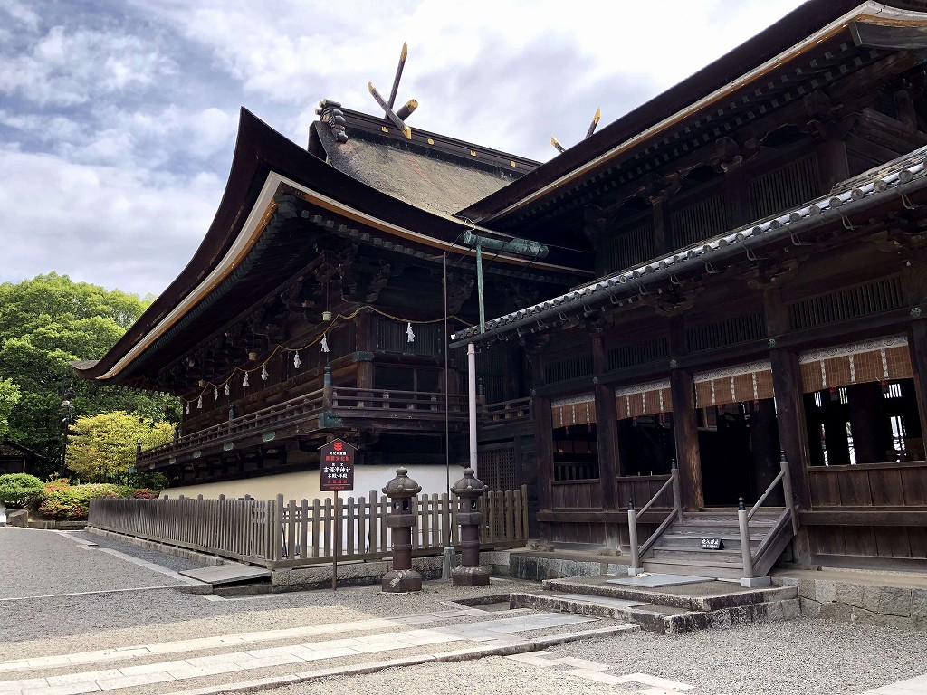 吉備津神社の国宝の本殿1
