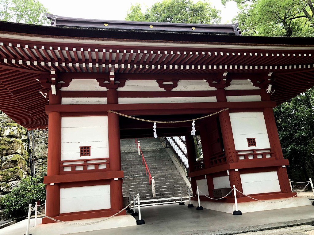 吉備津神社の北随神門