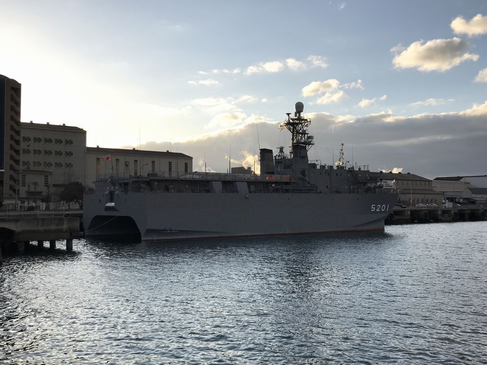 海上自衛隊呉基地の音響測定艦