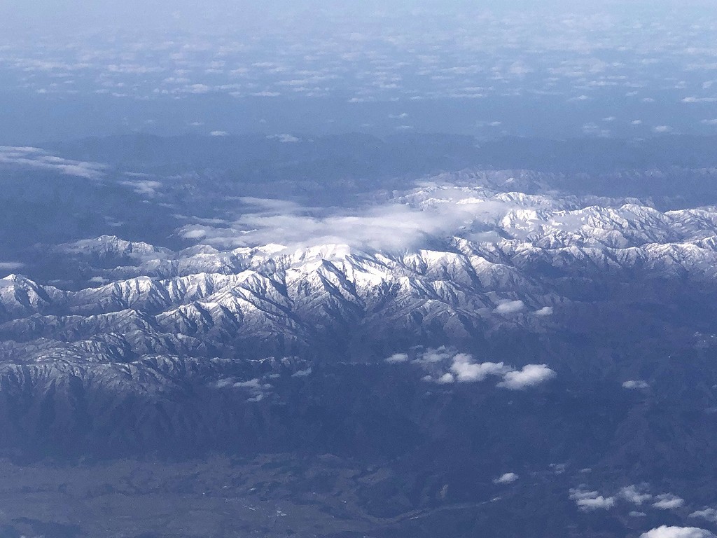 ANA741便から見た冠雪した雪山
