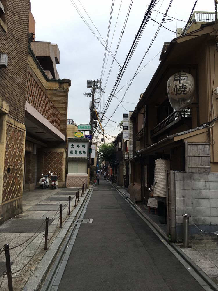 先斗町の狭い路地