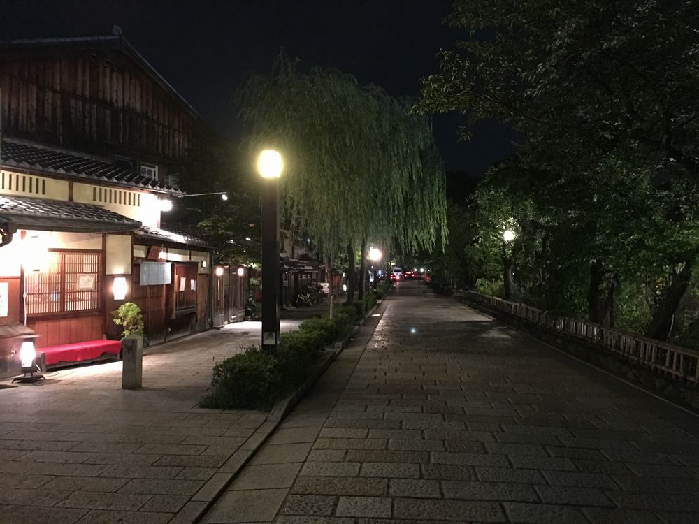 夜の祇園白川2