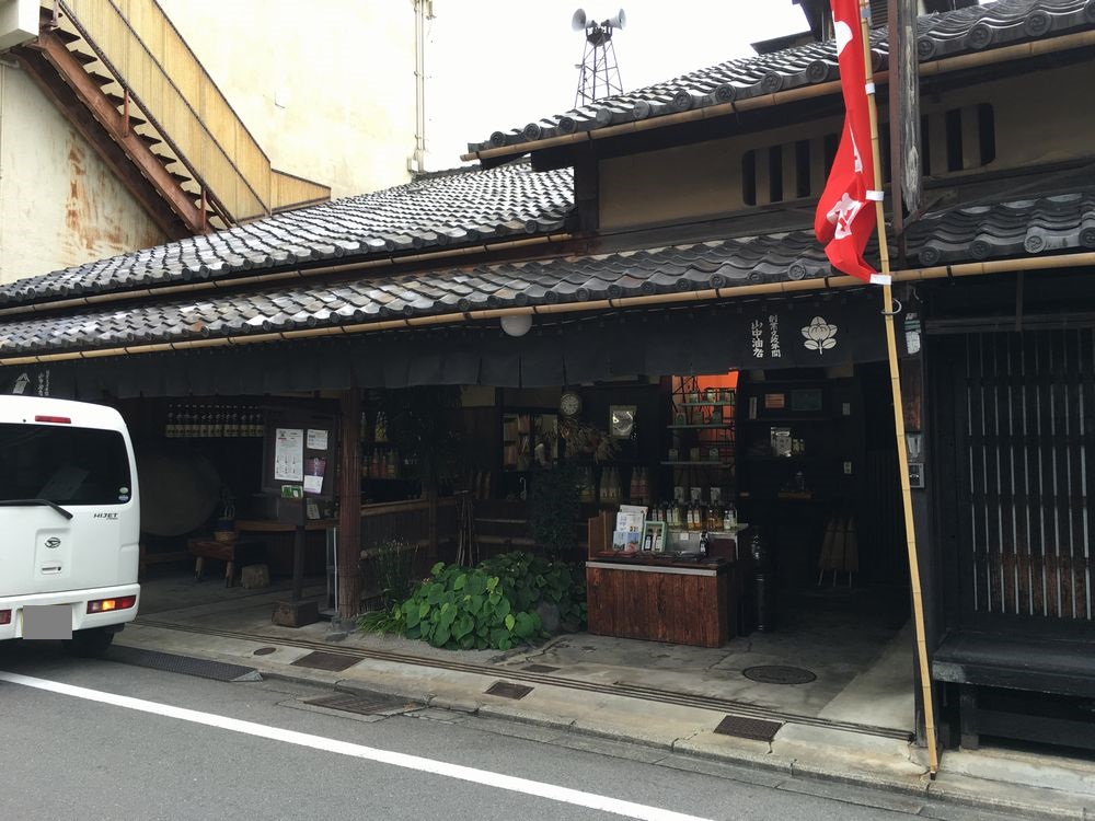 山中油店の店舗2