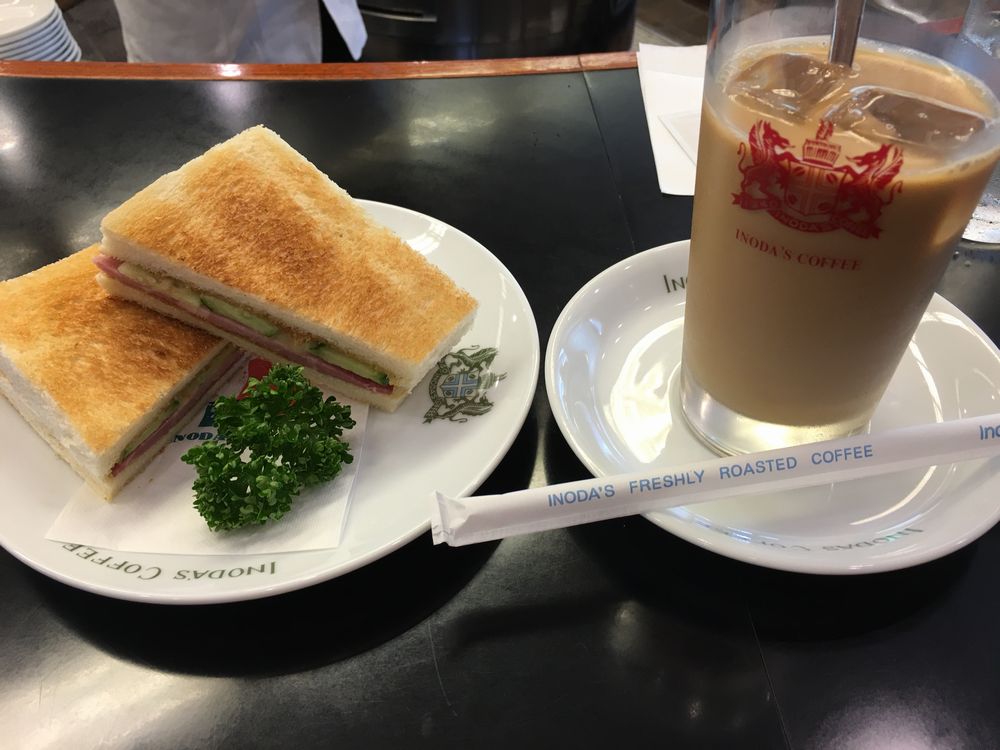 イノダコーヒ三条通りのチーズハムサンドとアイスカフェオレ