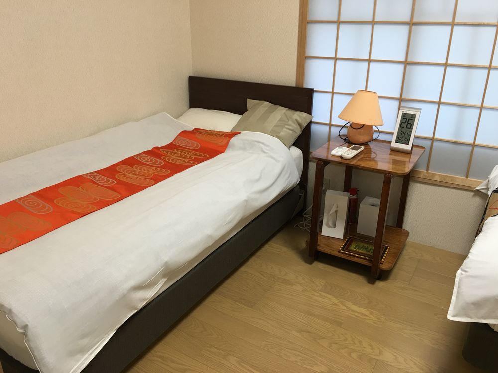 正庵の洋室のベッドルーム1