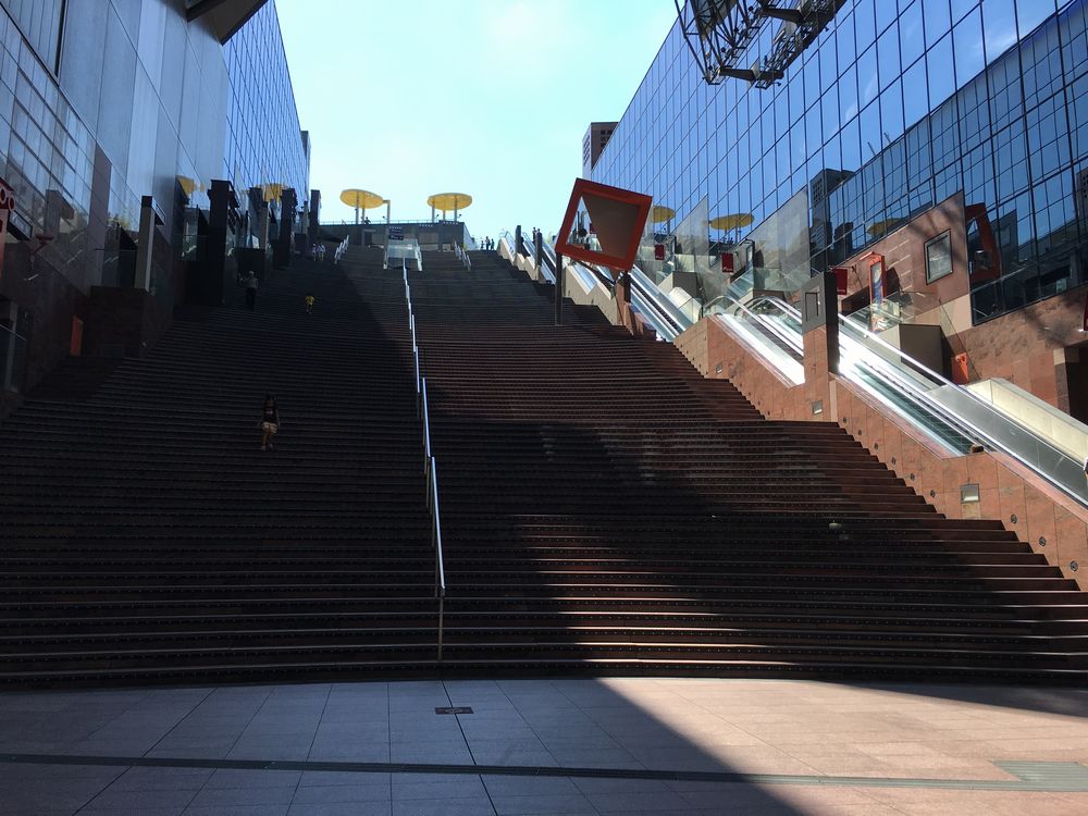 京都駅ビルの大階段