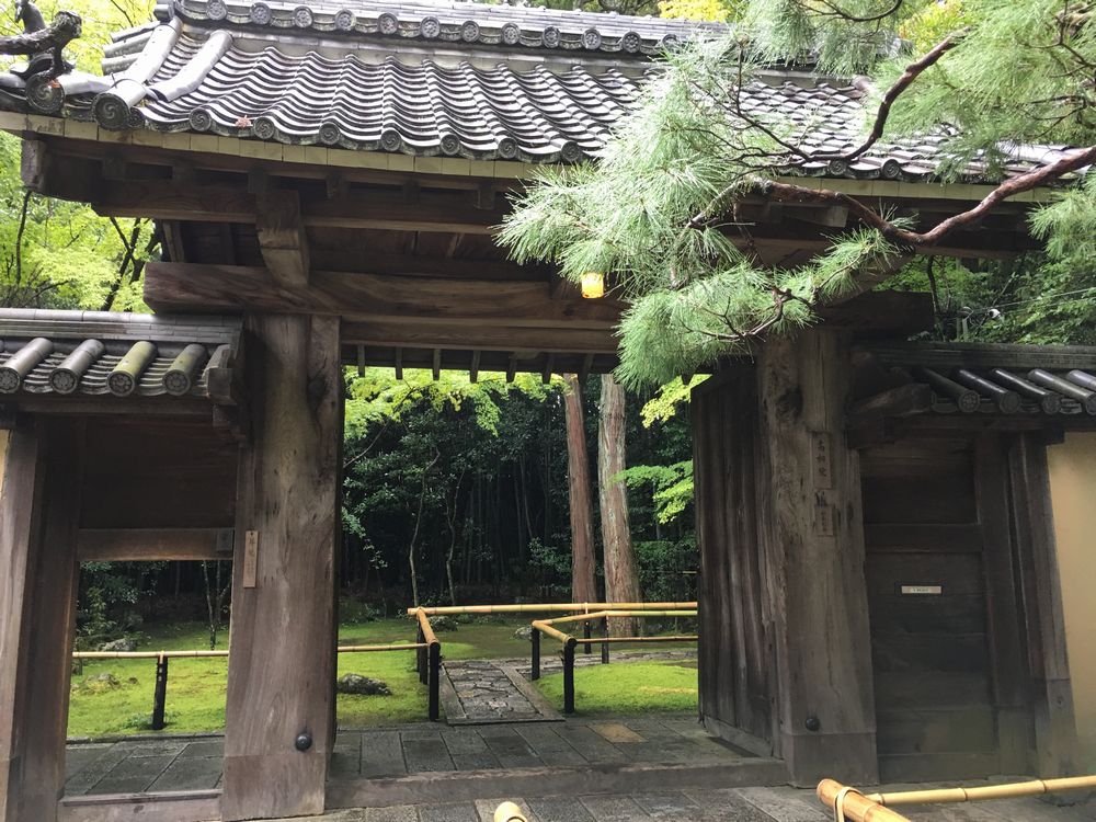 京都の大徳寺の高桐院の門