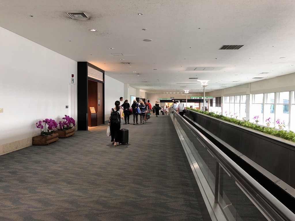 那覇空港の動く歩道