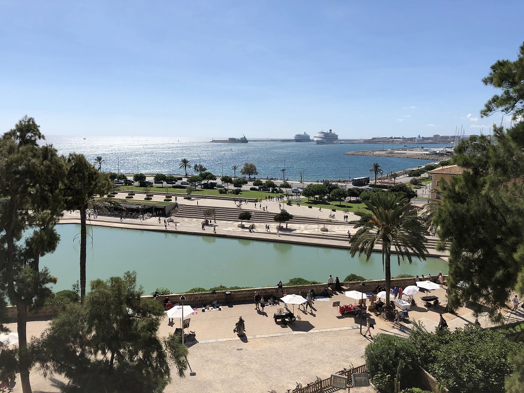 アルムダイナ宮殿からの港の眺め